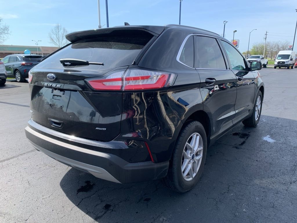 Used 2022 Ford Edge SEL w/ Convenience Package image 3