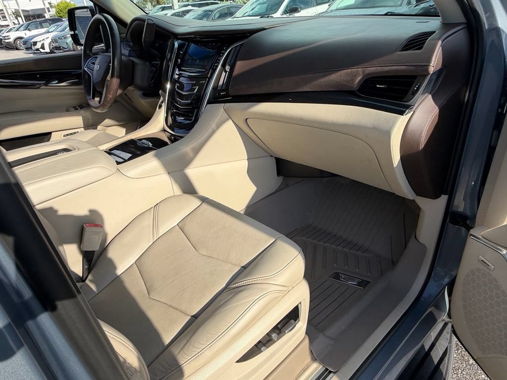Used 2016 Cadillac Escalade Premium AWD/4WD image 18