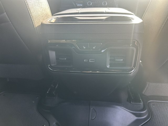 Used 2024 GMC Sierra 1500 AT4 w/ Technology Package AWD/4WD image 13