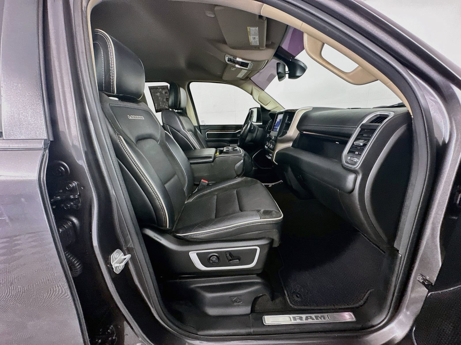 Used 2020 RAM 1500 Laramie AWD/4WD image 26