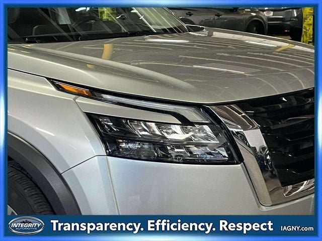 Certified 2025 Nissan Pathfinder SL AWD/4WD image 9