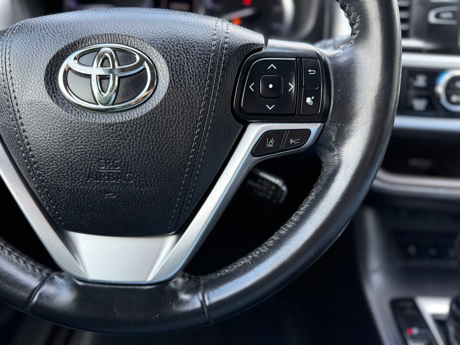 Used 2019 Toyota Highlander XLE AWD/4WD image 27