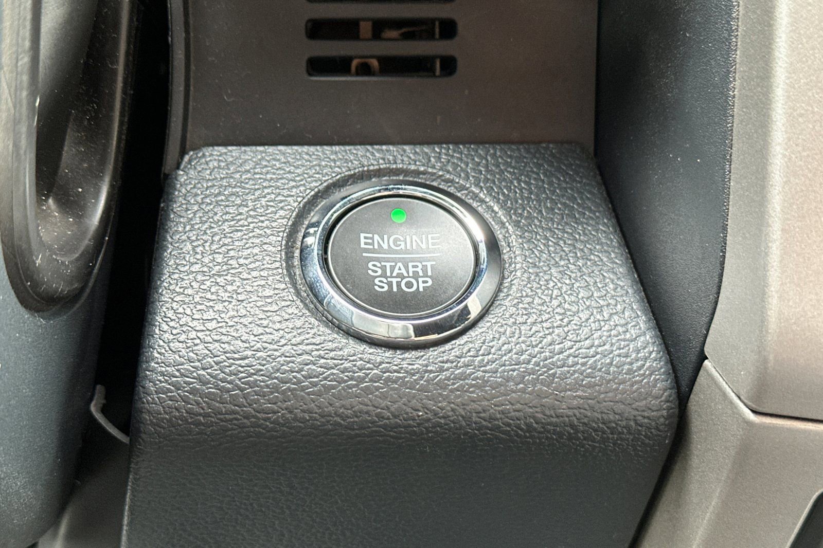 Used 2022 Ford F250 Lariat w/ Tremor Off-Road Package image 22
