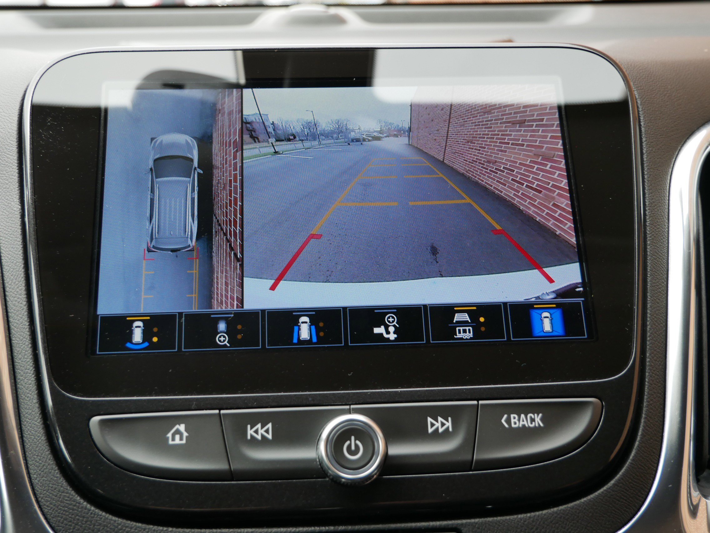 Used 2023 Chevrolet Equinox Premier image 18
