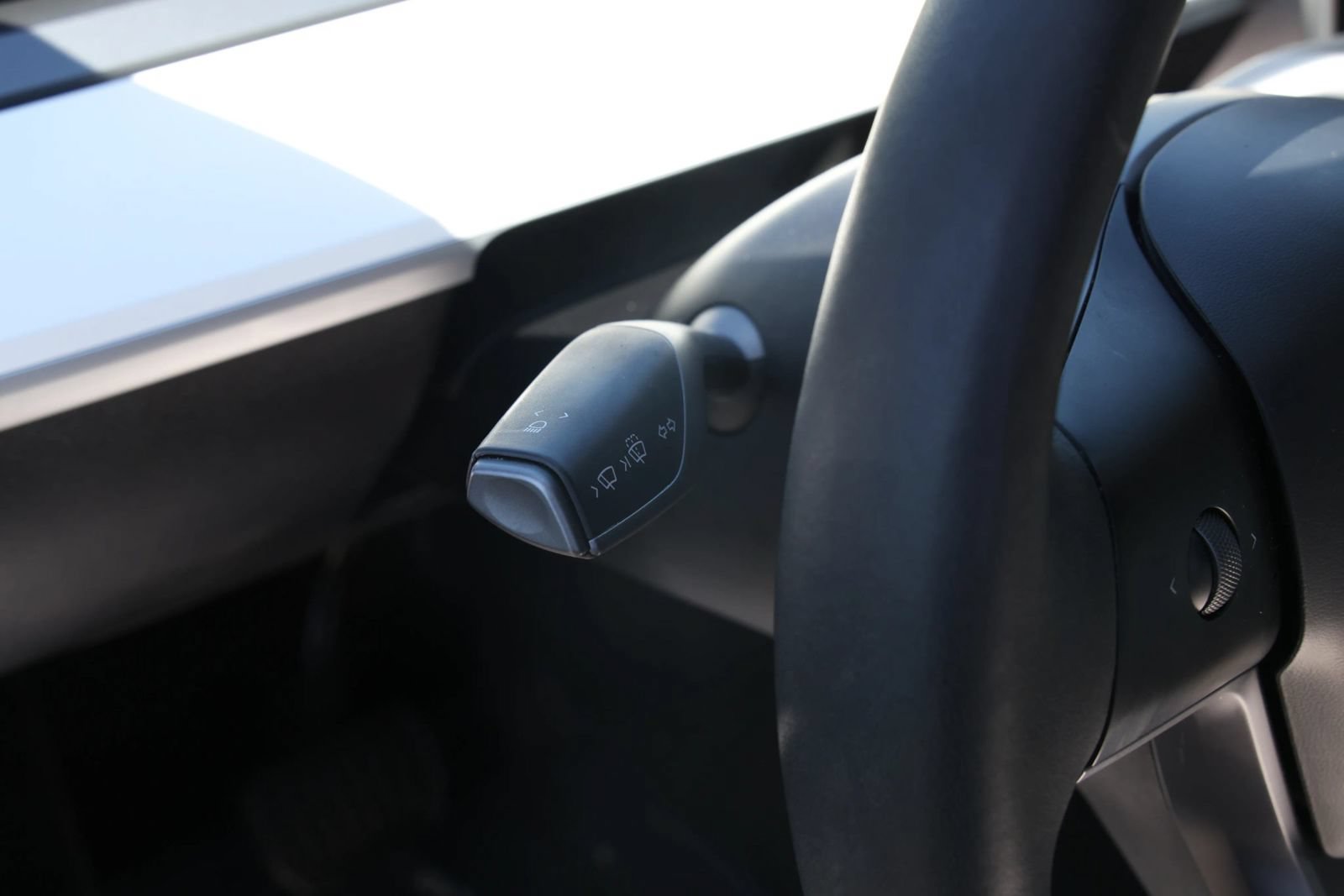 Used 2024 Tesla Model Y Long Range AWD/4WD image 32