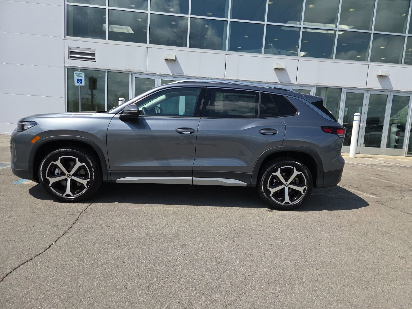 New 2026 Volkswagen Tiguan SE AWD/4WD image 10