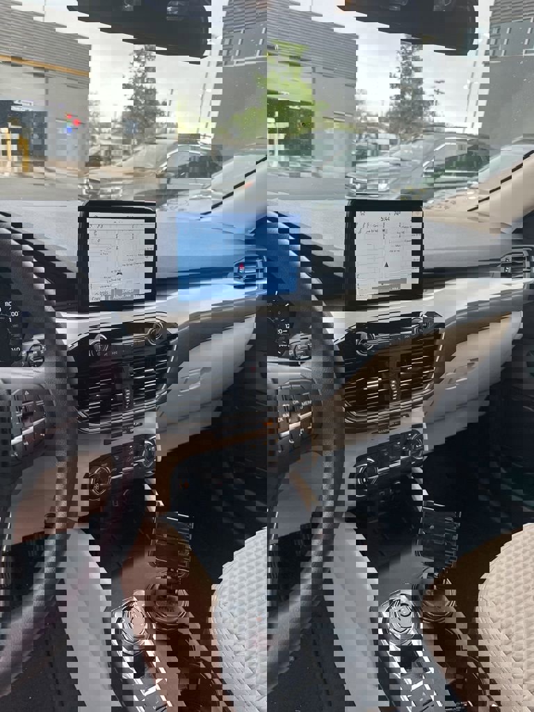 Used 2020 Ford Escape SE image 24