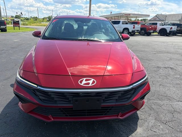 Used 2024 Hyundai Elantra SEL FWD image 2