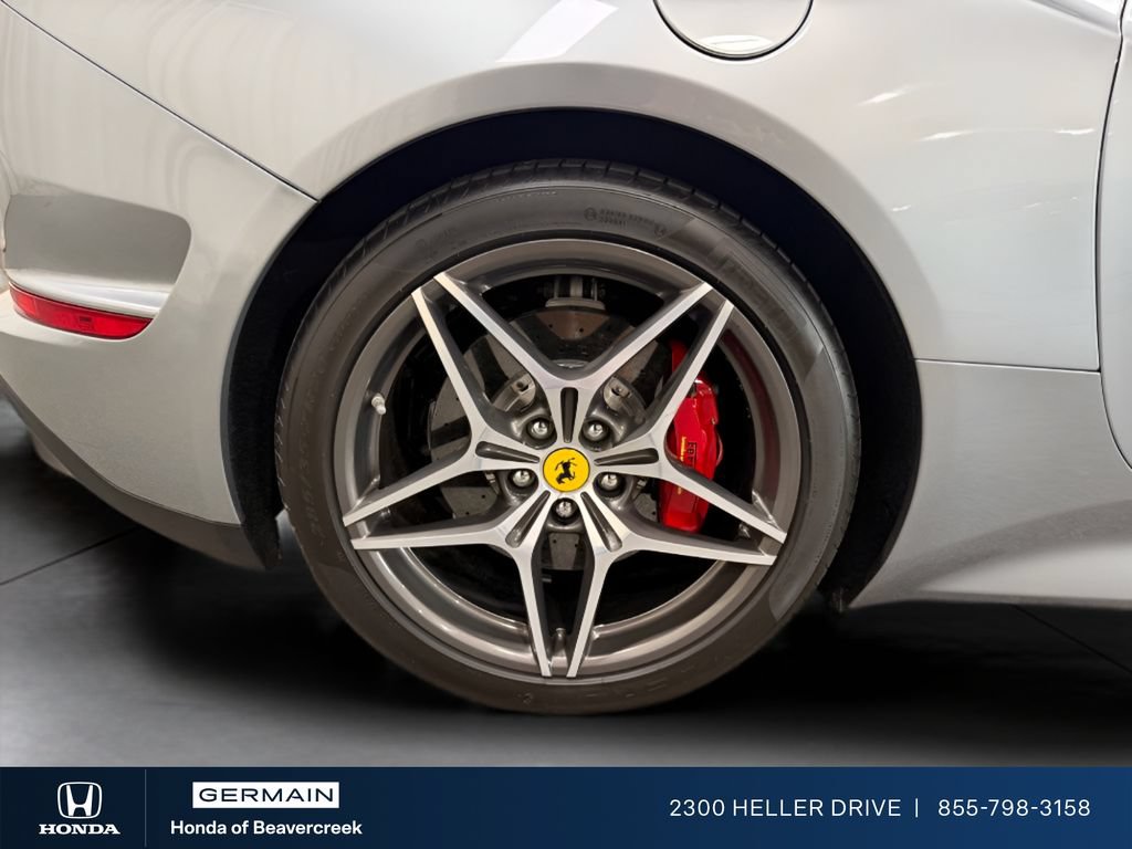 Used 2017 Ferrari California T RWD image 13