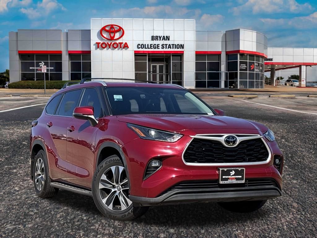 Used 2024 Toyota Highlander XLE