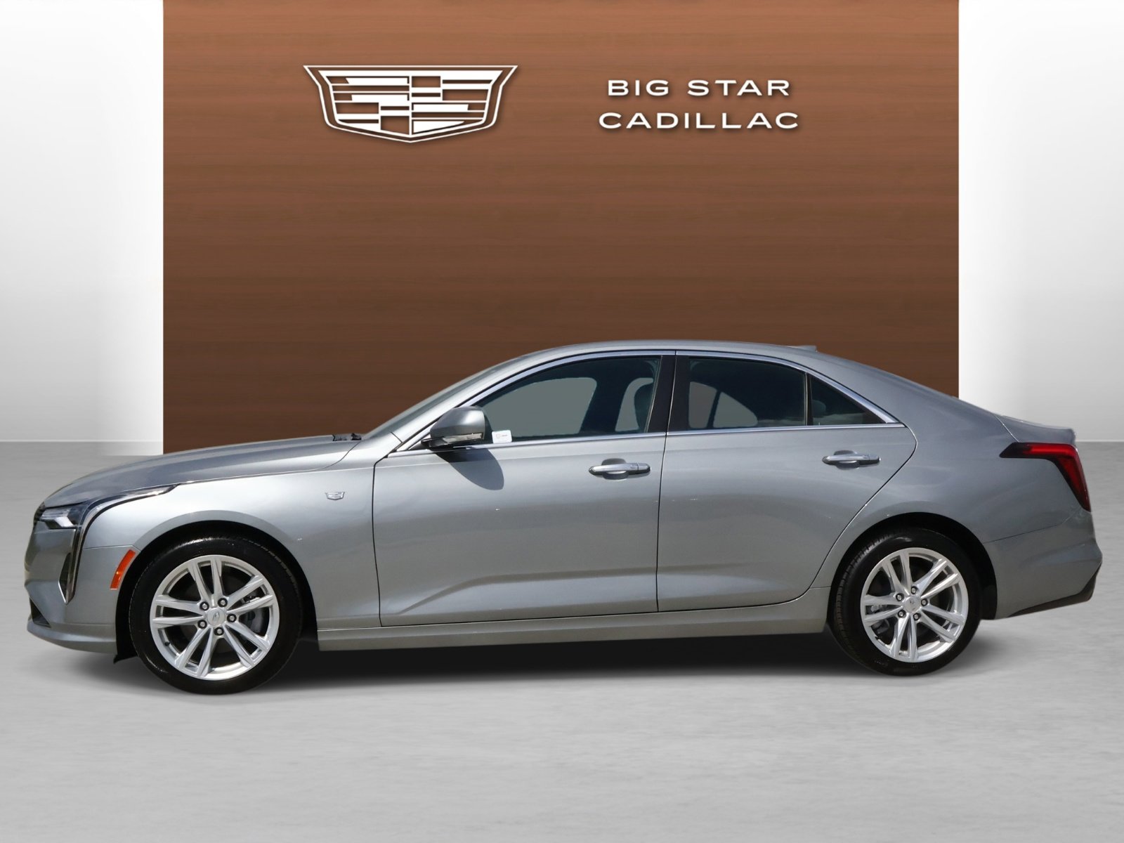 Used 2026 Cadillac CT4 Luxury image 2