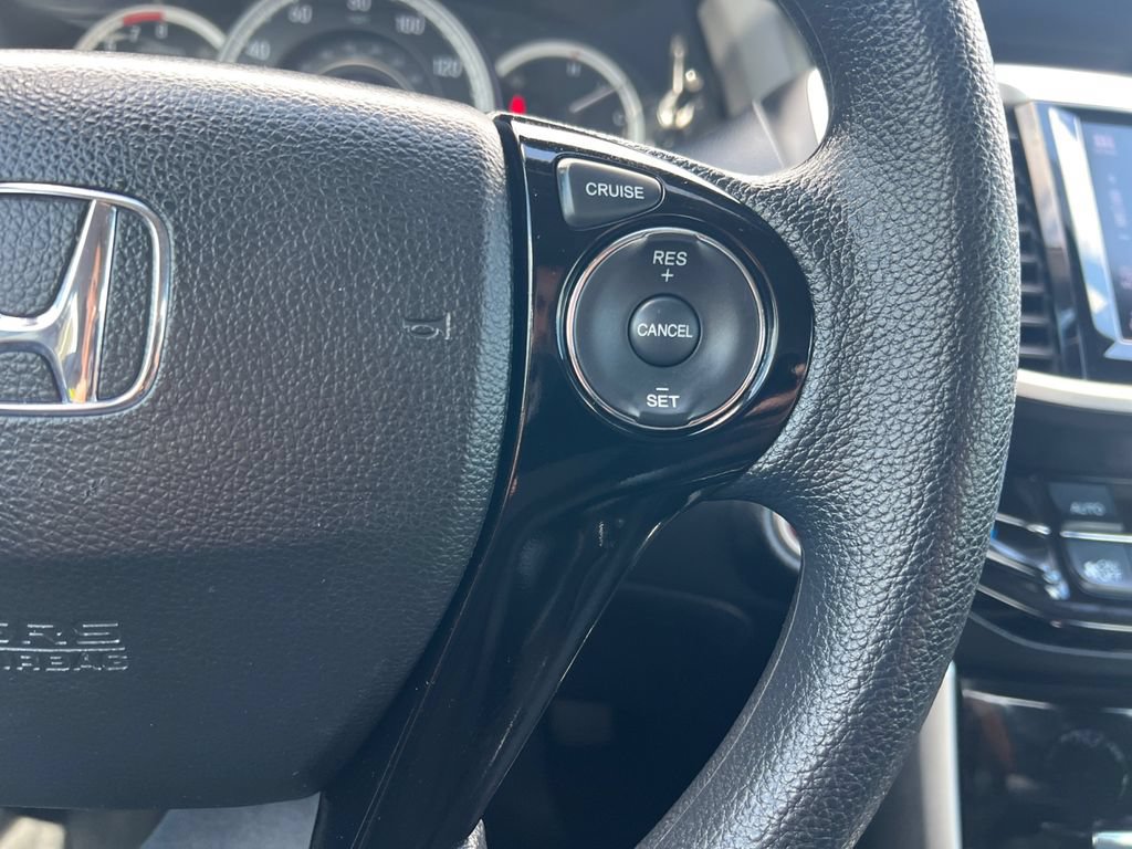 Used 2017 Honda Accord EX image 11