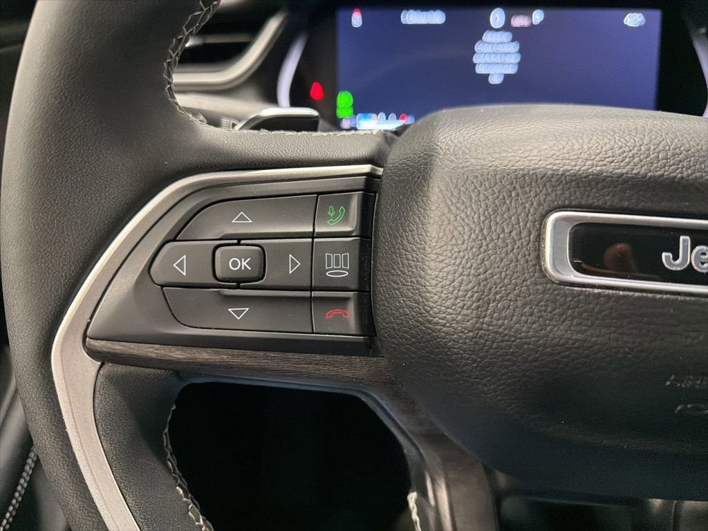 Used 2023 Jeep Grand Cherokee Limited image 9