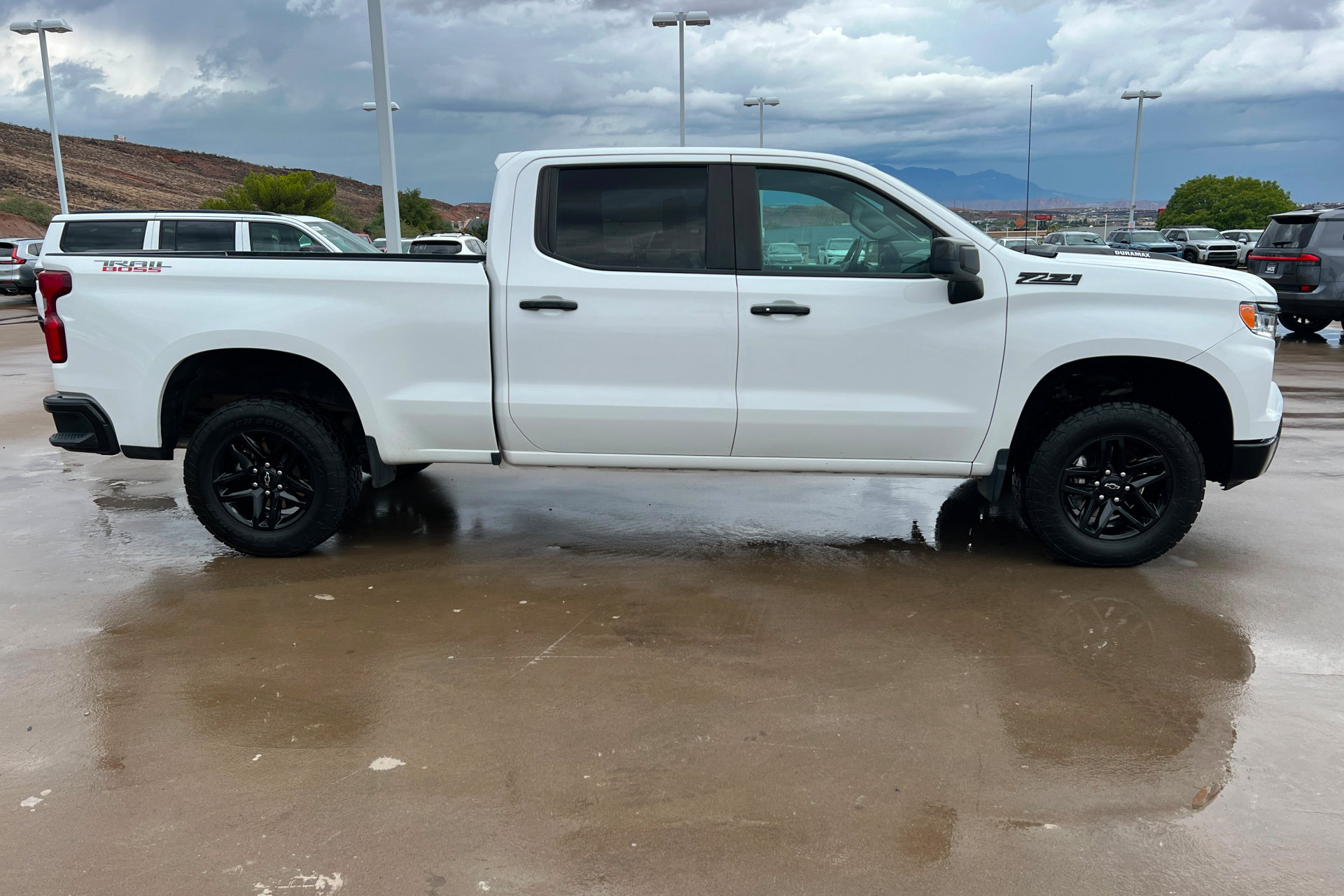 Used 2024 Chevrolet Silverado 1500 LT Trail Boss w/ Convenience Package II AWD/4WD image 7