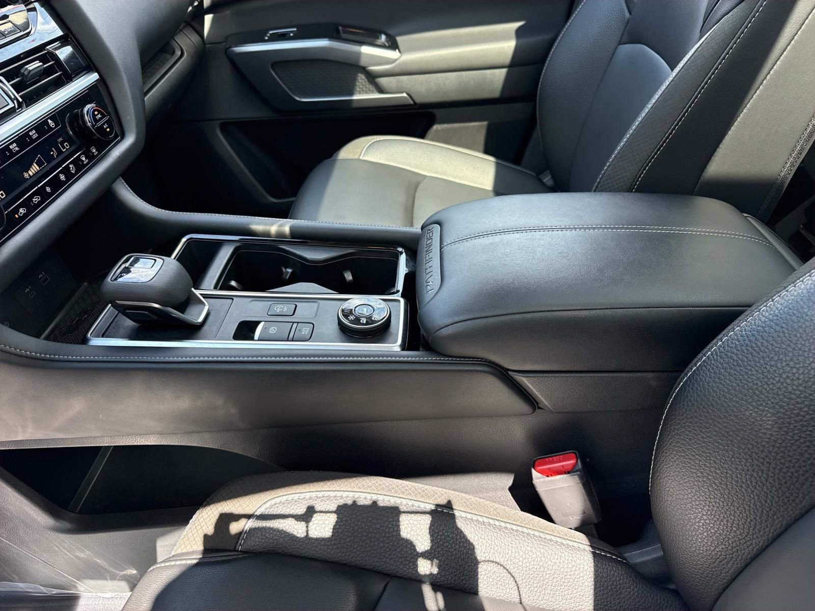Used 2024 Nissan Pathfinder SL w/ SL Premium Package AWD/4WD image 21