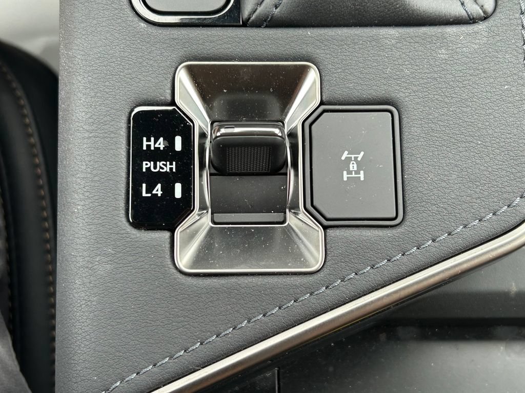 Used 2025 Lexus GX 550 w/ Accessory Package (2T) AWD/4WD image 33