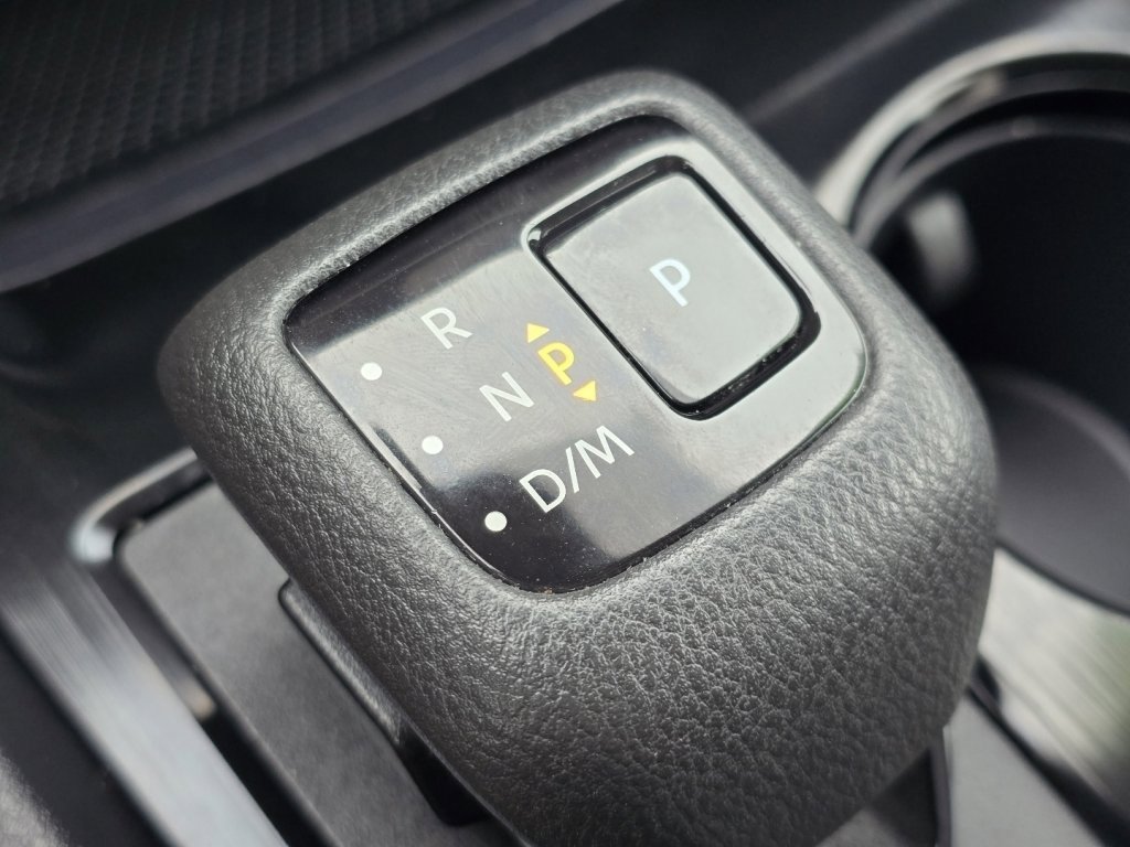 Used 2024 Nissan Rogue S image 27