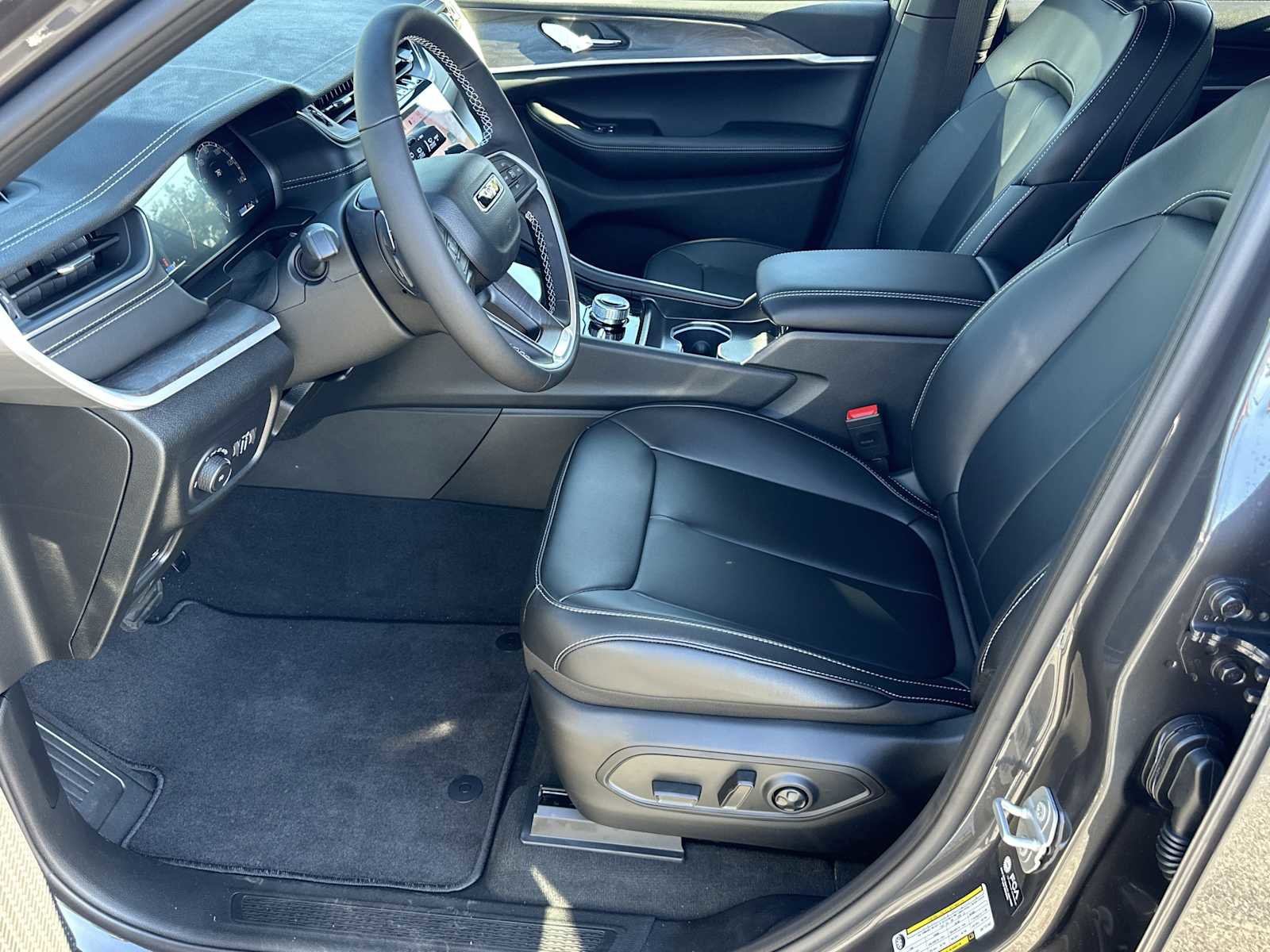 New 2025 Jeep Grand Cherokee L Limited image 9