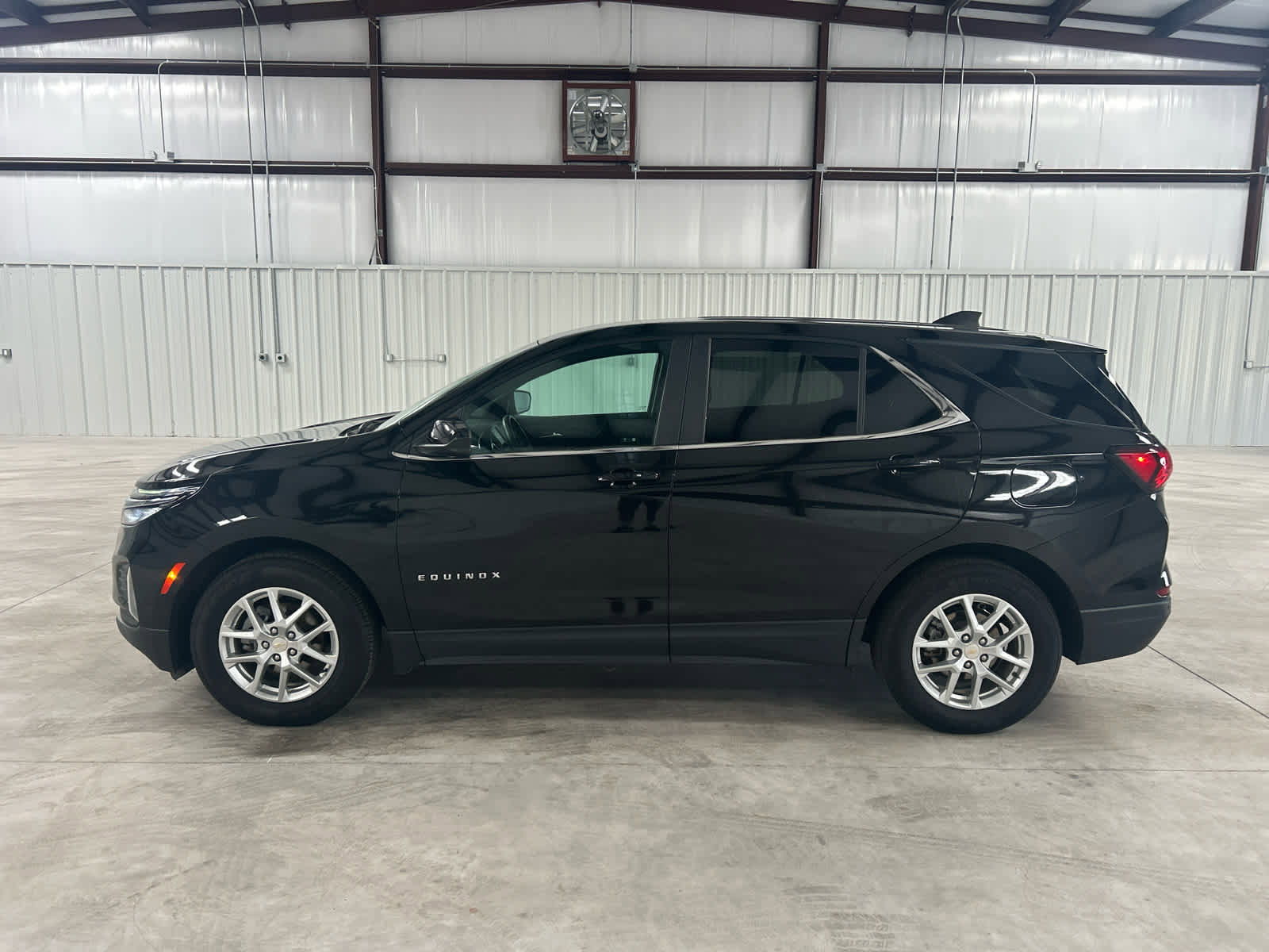 Used 2024 Chevrolet Equinox LT image 2