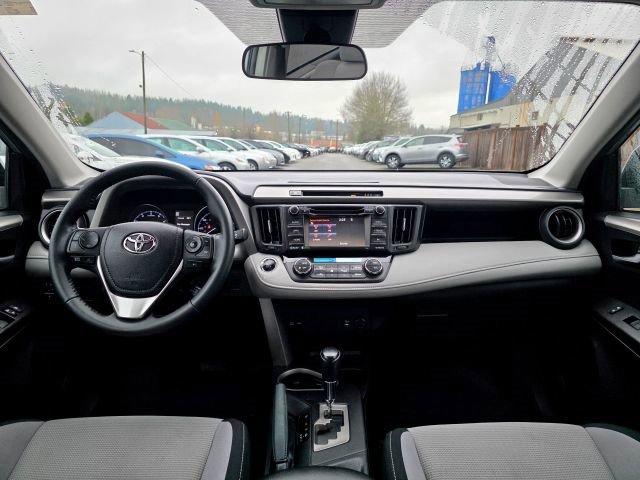 Used 2018 Toyota RAV4 XLE image 10
