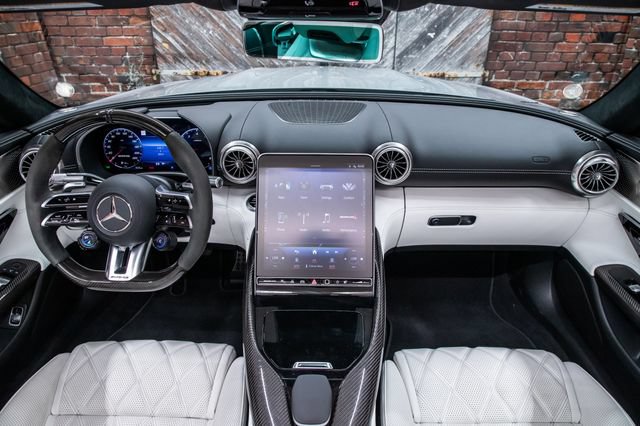 Used 2023 Mercedes-Benz SL 63 AMG 4MATIC image 31