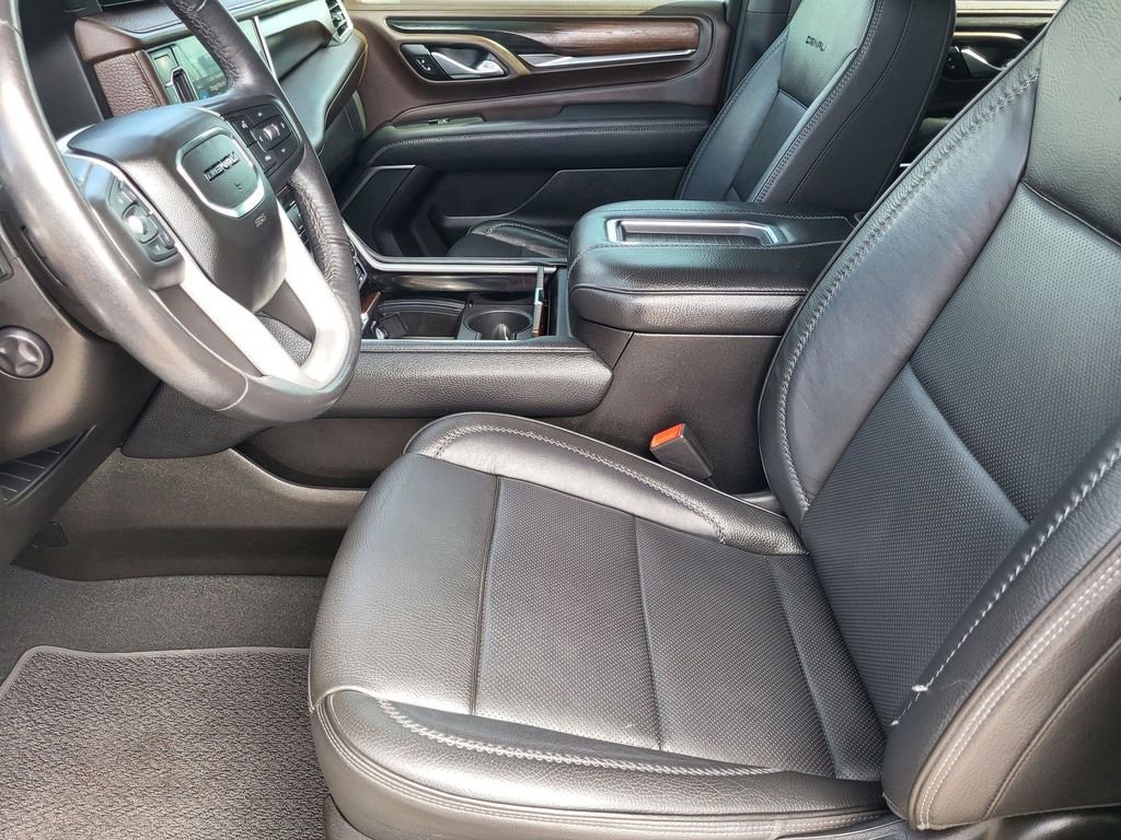 Used 2021 GMC Yukon Denali w/ Denali Premium Package image 9
