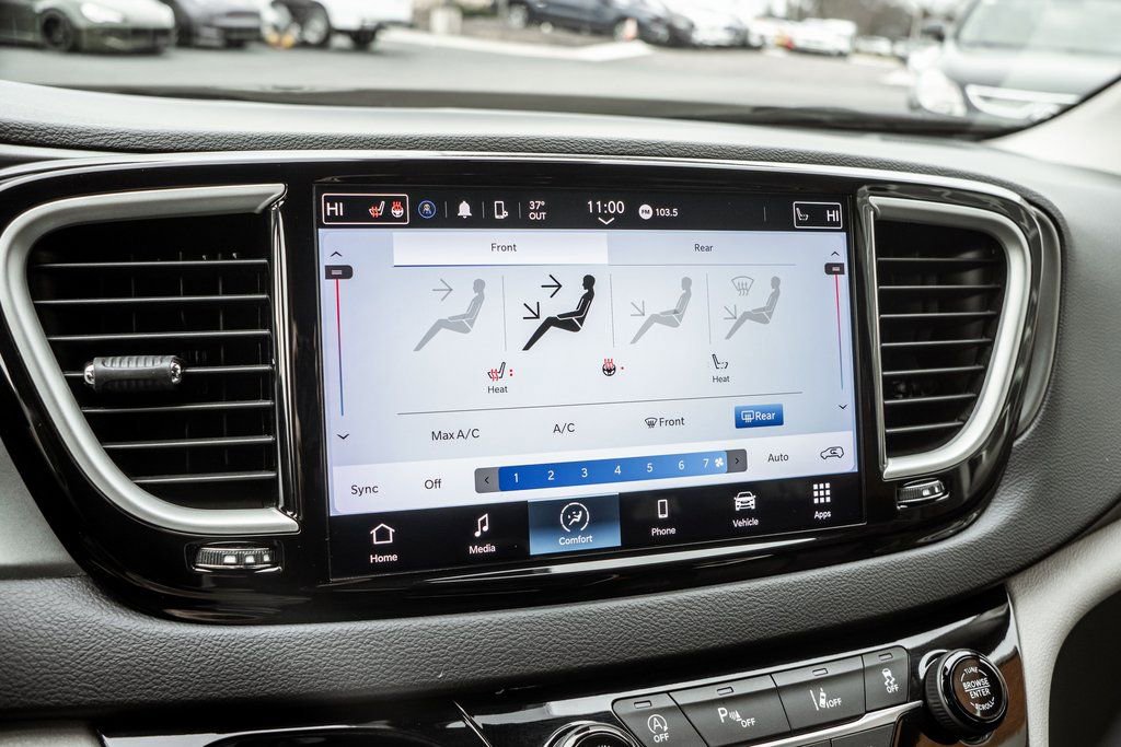 Used 2023 Chrysler Pacifica Touring-L FWD image 19