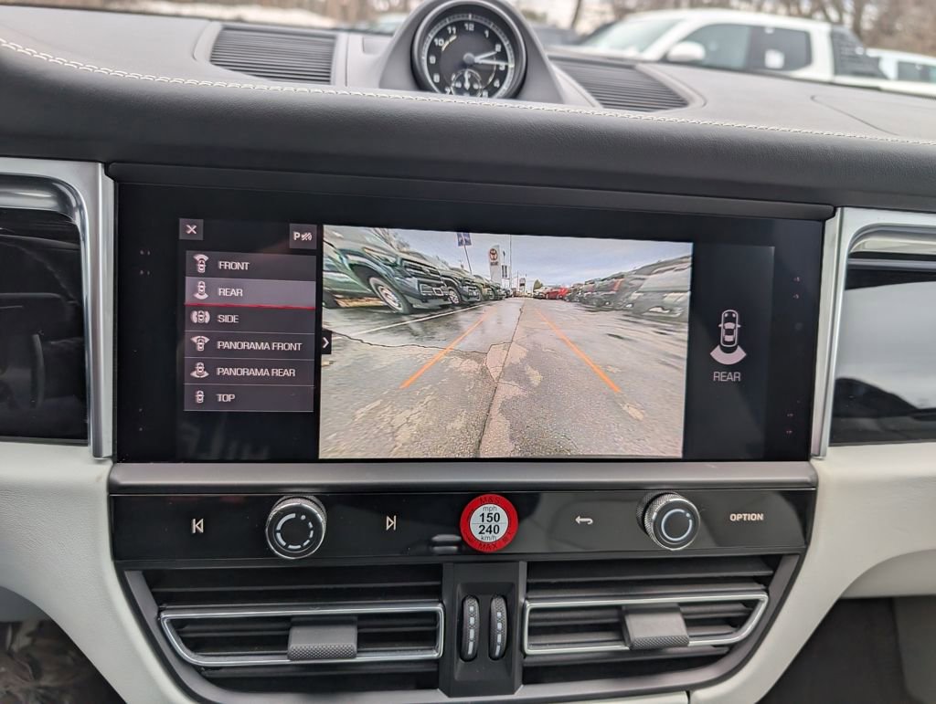 Used 2024 Porsche Macan image 24