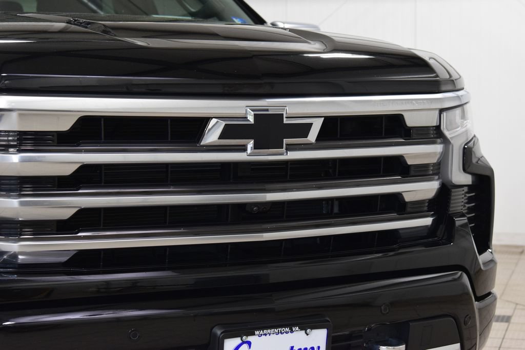 Used 2024 Chevrolet Silverado 1500 High Country w/ Technology Package AWD/4WD image 11