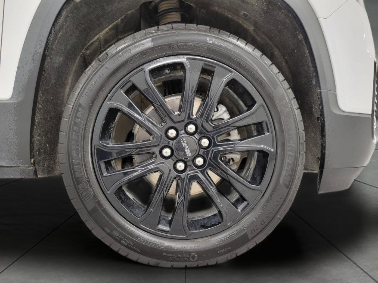 Certified 2023 GMC Acadia SLE w/ Driver Convenience Package image 4