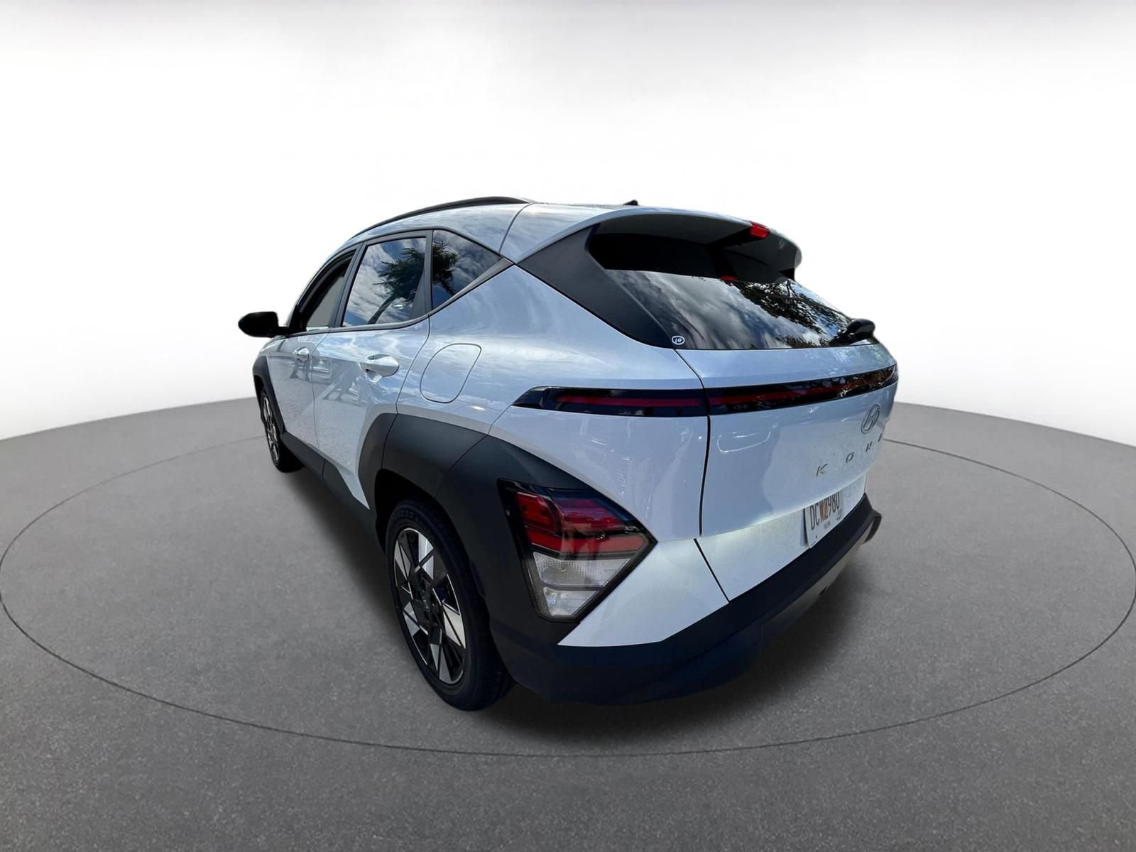 Used 2025 Hyundai Kona SEL image 4