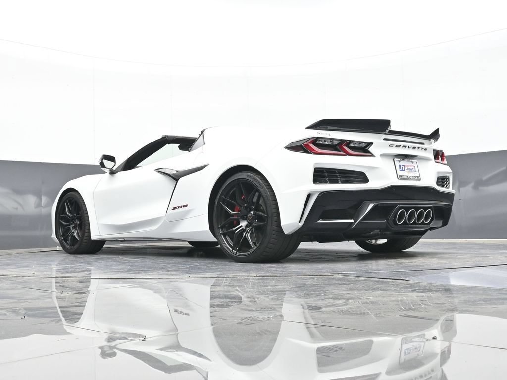 Used 2024 Chevrolet Corvette Z06 RWD image 29