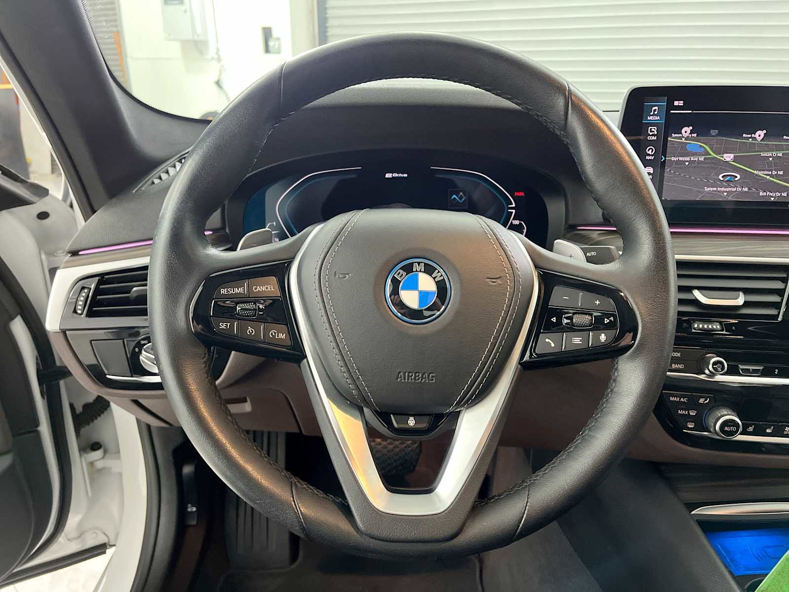 Used 2023 BMW 530e xDrive w/ Premium Package AWD/4WD image 17