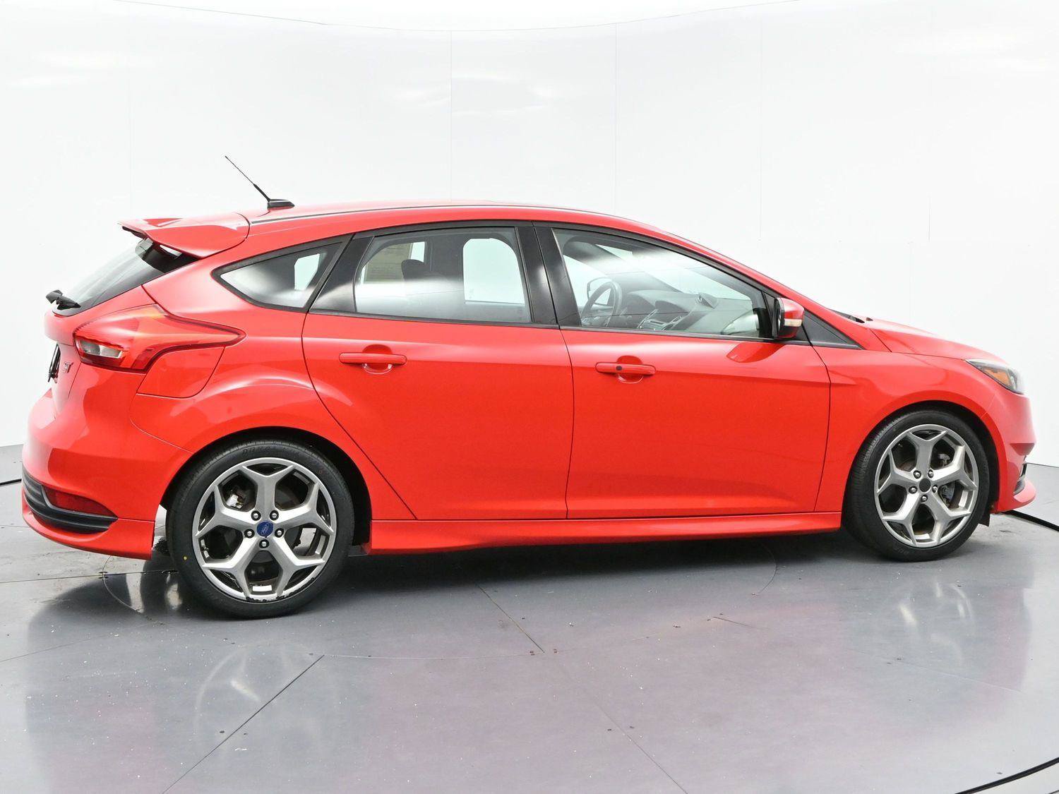 Used 2016 Ford Focus ST FWD image 8