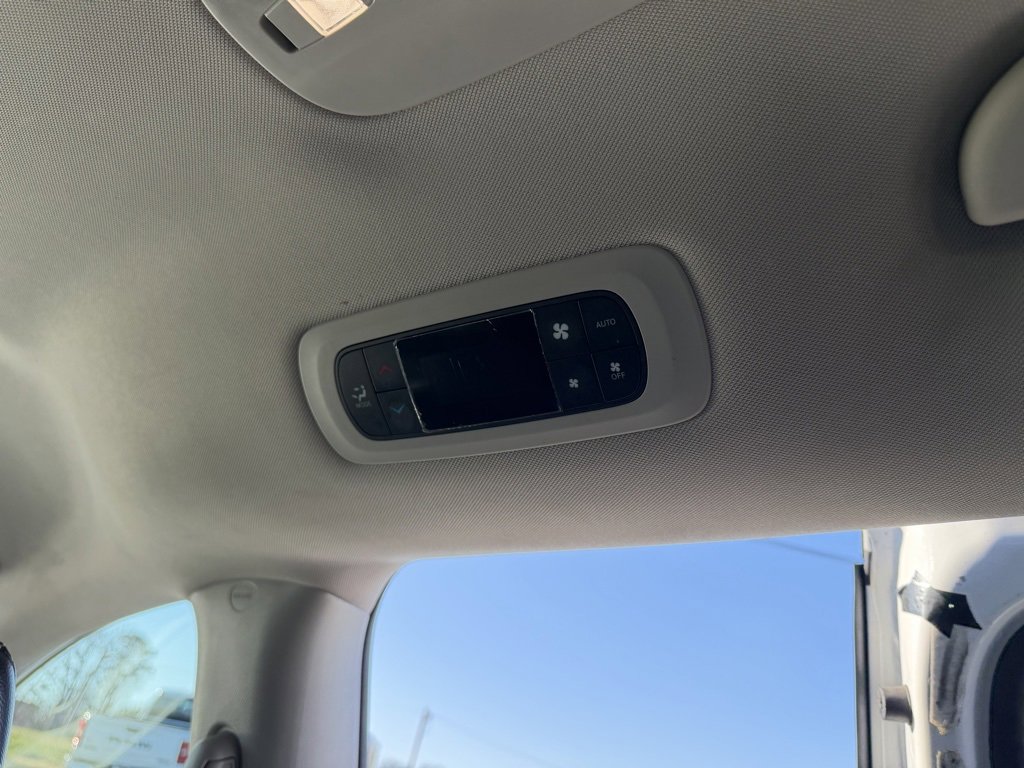 Used 2022 Chrysler Pacifica Touring-L image 34