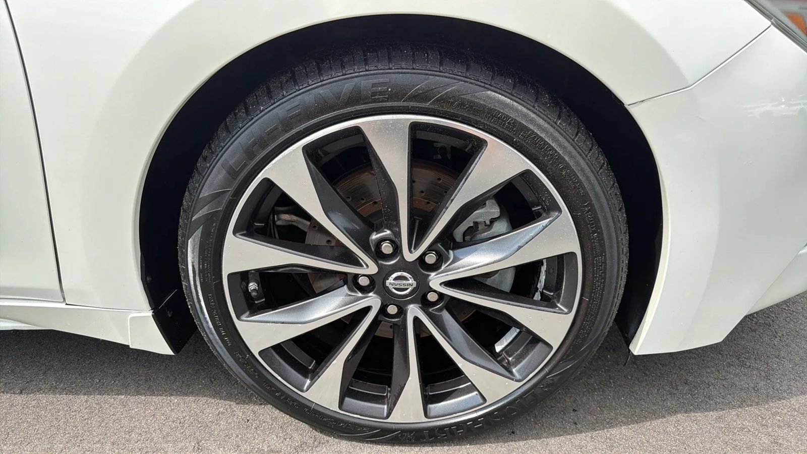 Used 2016 Nissan Maxima SR w/ Interior Lighting Package FWD image 22