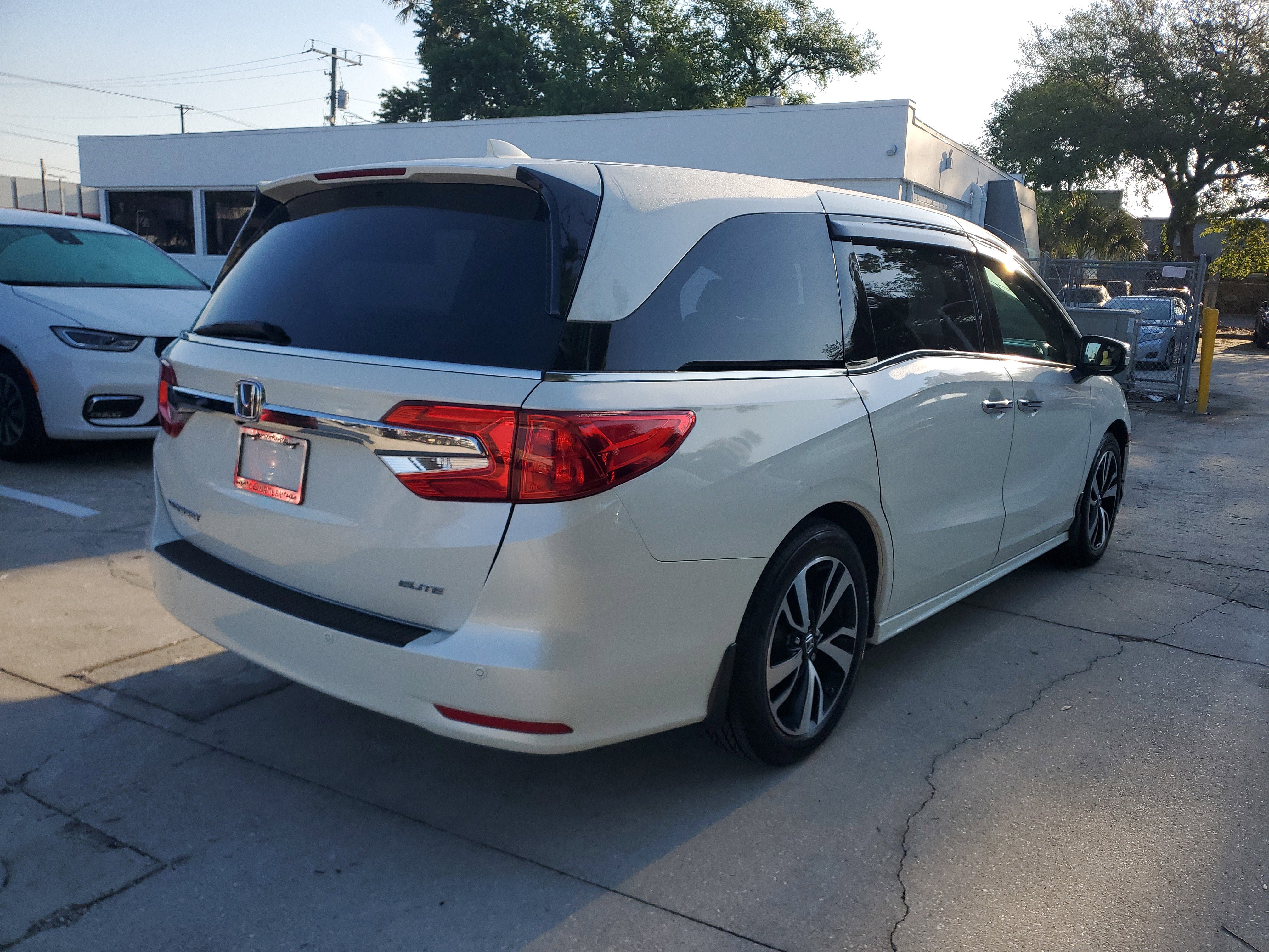 Used 2018 Honda Odyssey Elite image 3