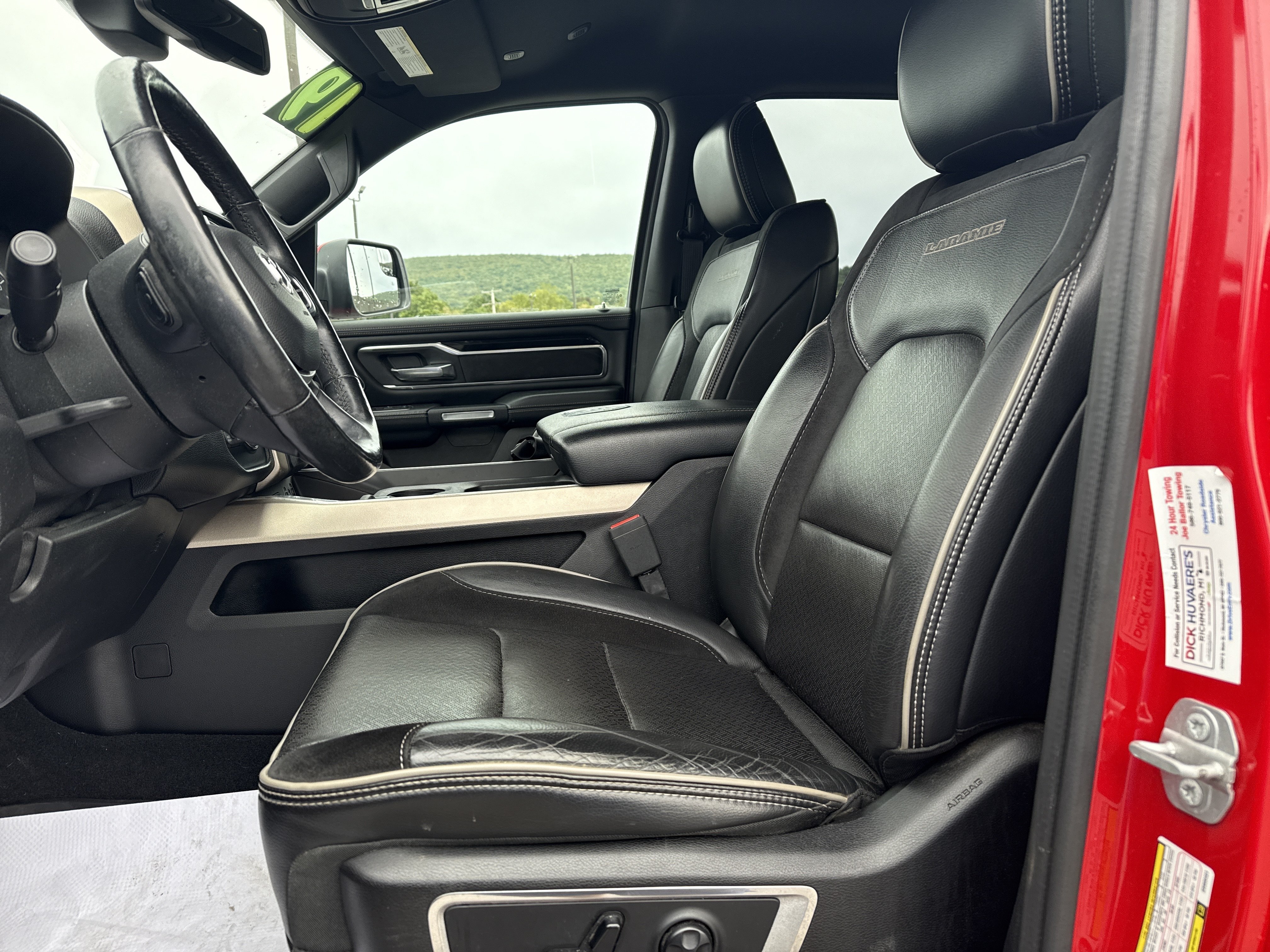 Used 2019 RAM 1500 Laramie AWD/4WD image 12