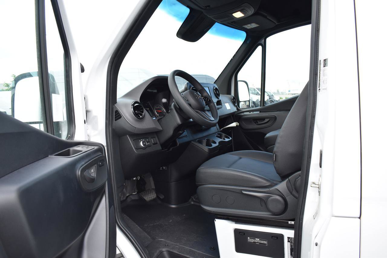 Used 2024 Mercedes-Benz Sprinter 2500 image 11