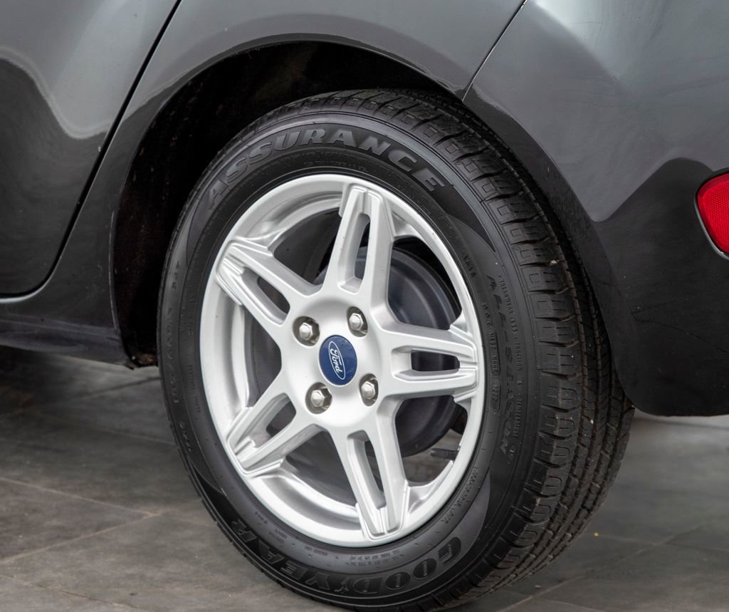 Used 2018 Ford Fiesta SE image 9