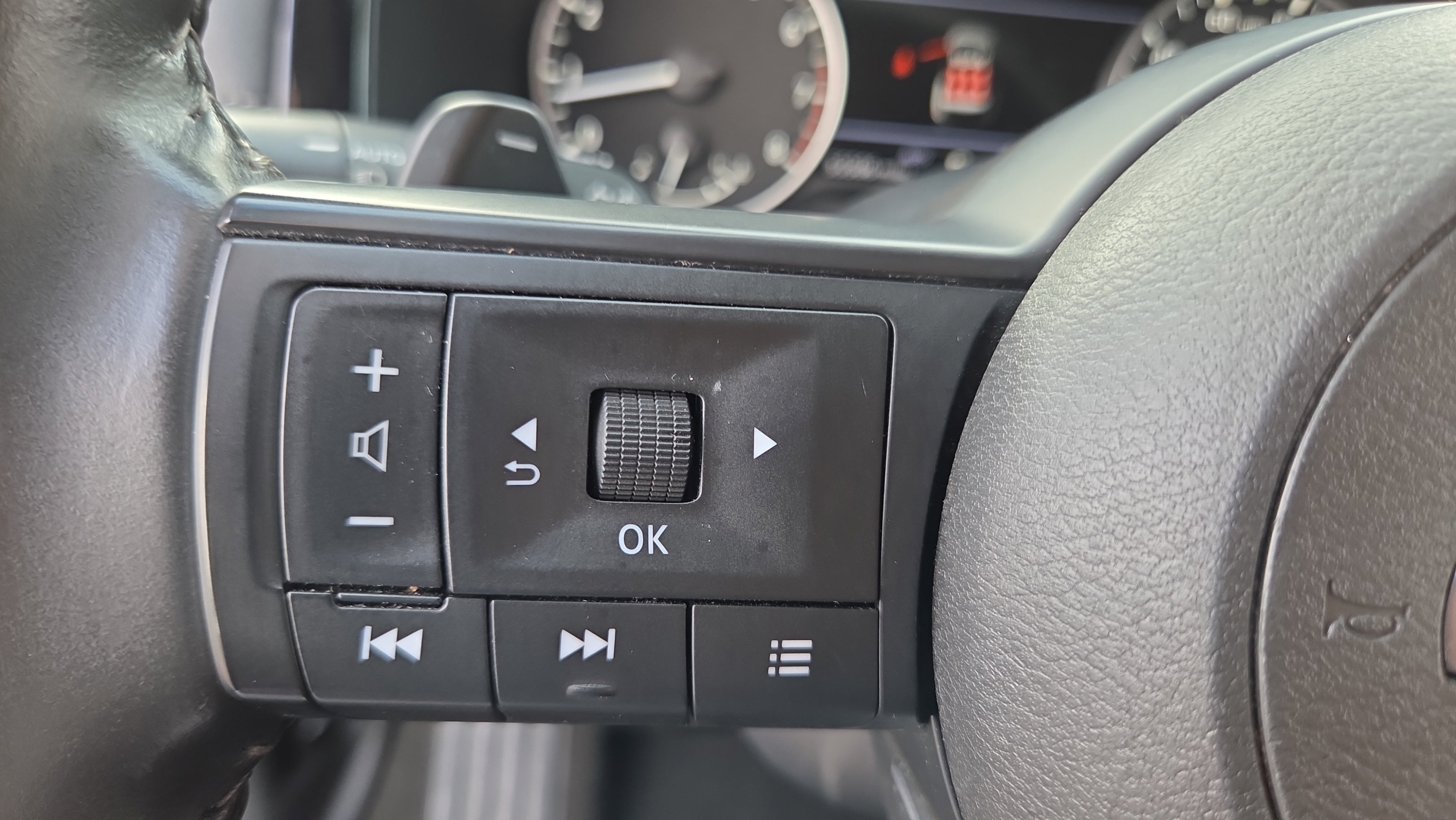 Used 2024 Nissan Pathfinder SV AWD/4WD image 28