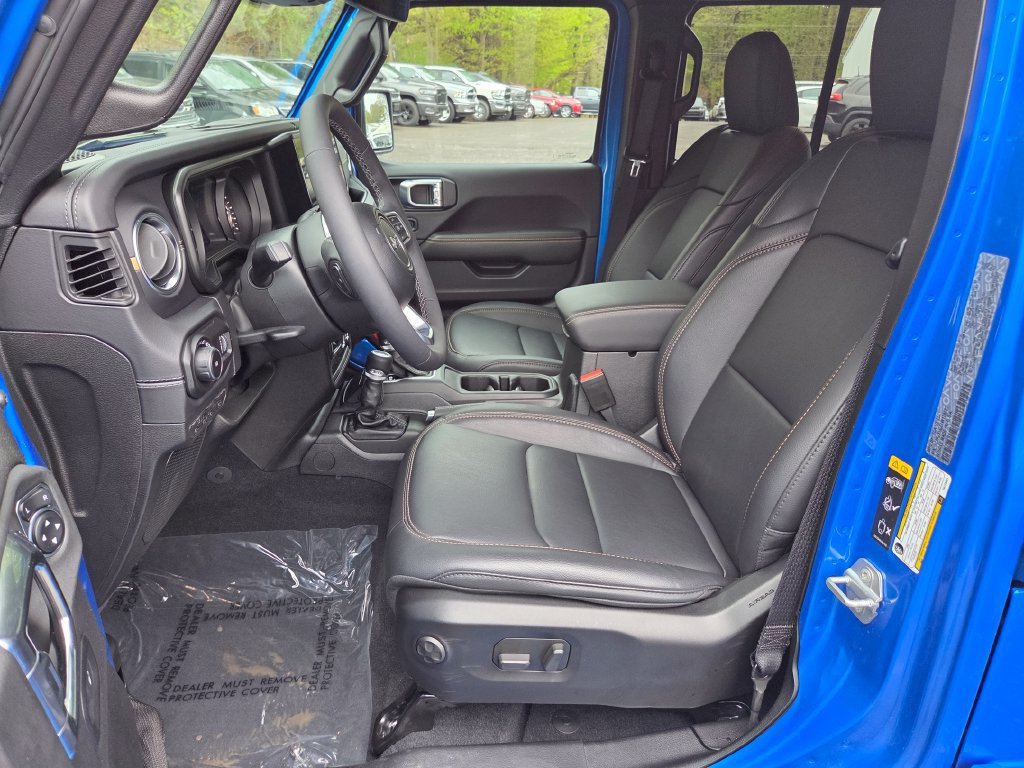 Used 2026 Jeep Wrangler Unlimited Sahara w/ Safety Group AWD/4WD image 12