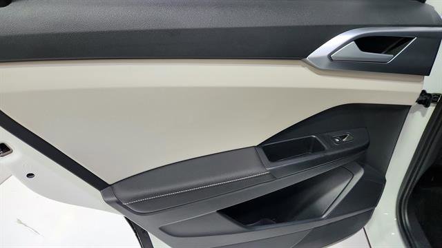 Used 2025 Volkswagen Taos SE image 22