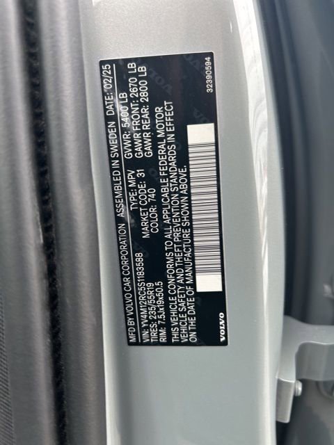 Certified 2025 Volvo XC60 B5 Plus image 28