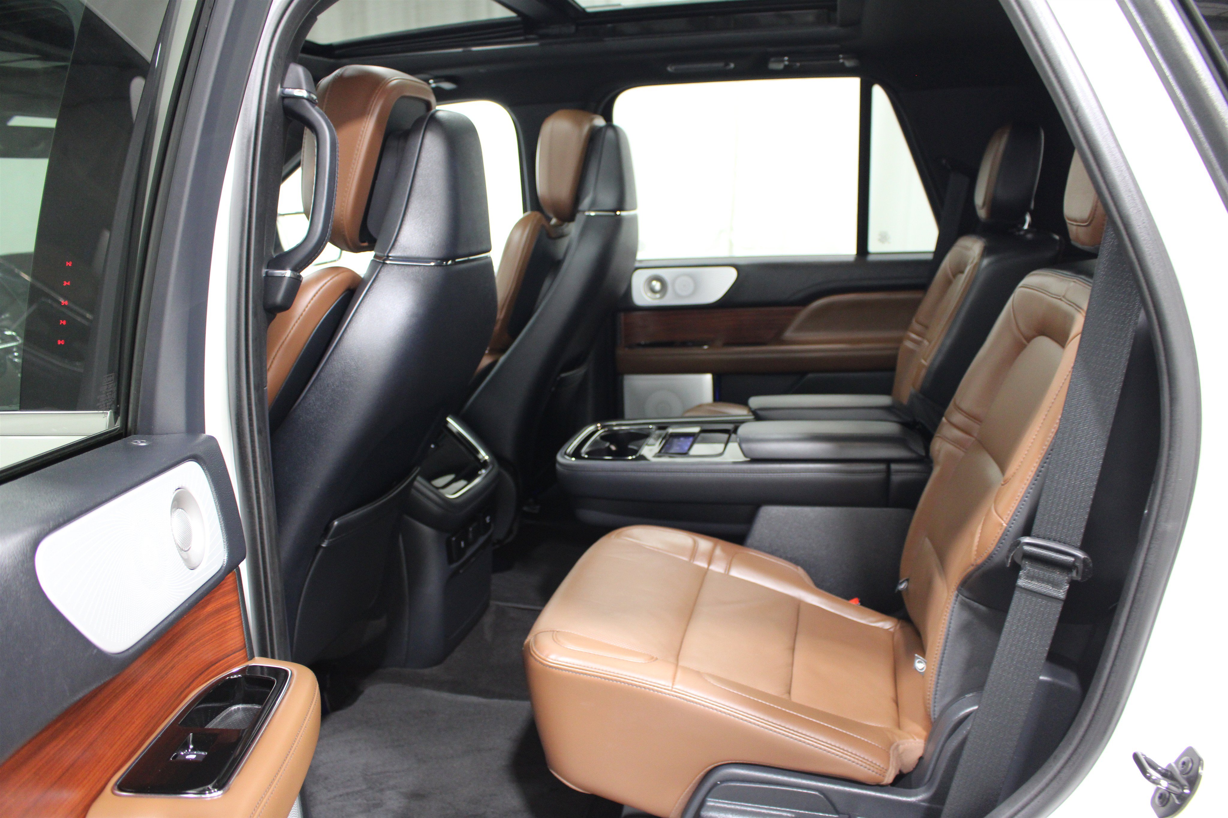 Certified 2024 Lincoln Navigator Reserve AWD/4WD image 20