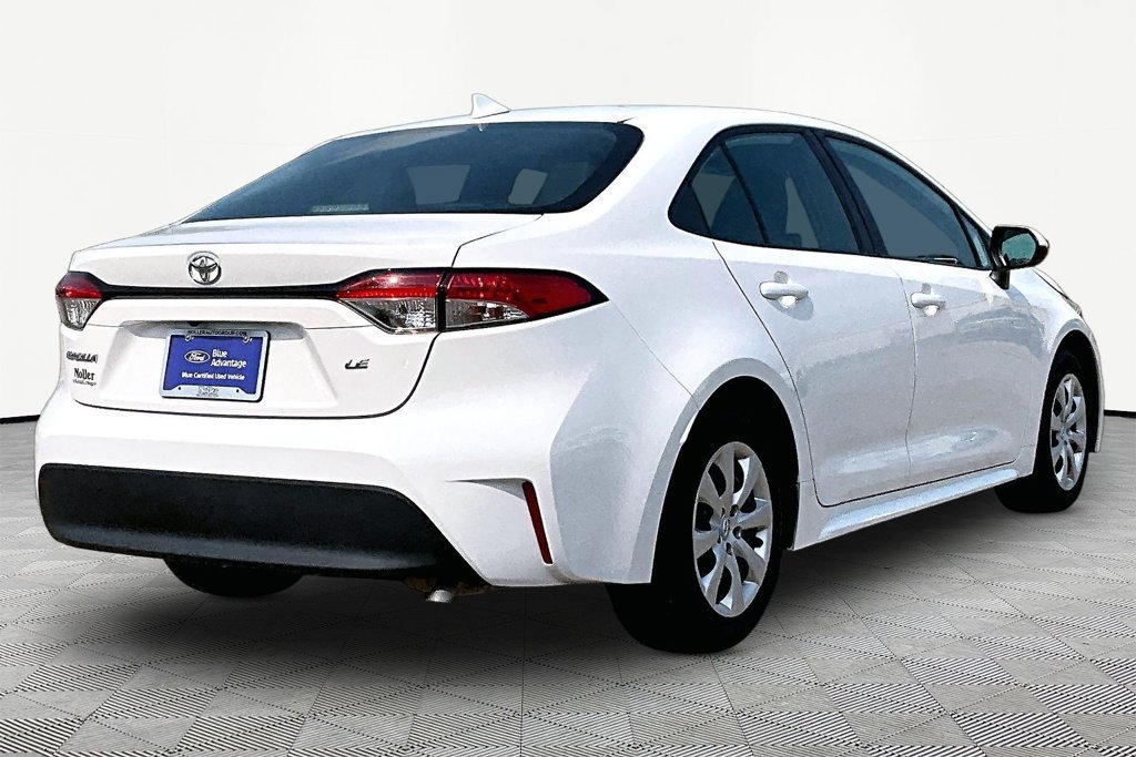 Used 2025 Toyota Corolla LE FWD image 2