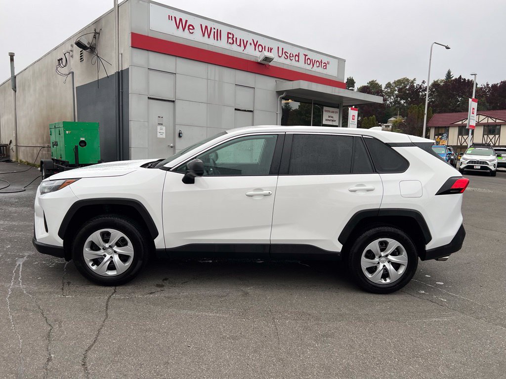 Used 2025 Toyota RAV4 LE AWD/4WD image 7