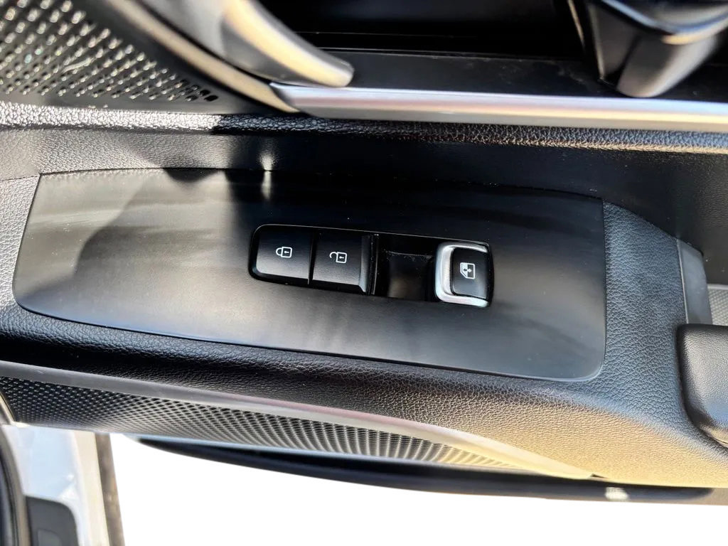 Used 2021 Kia Telluride LX AWD/4WD image 30