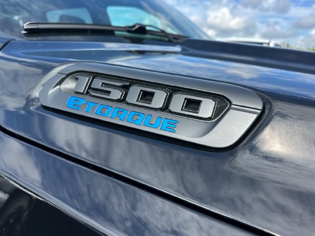 New 2027 RAM 1500 4x4 Crew Cab image 8