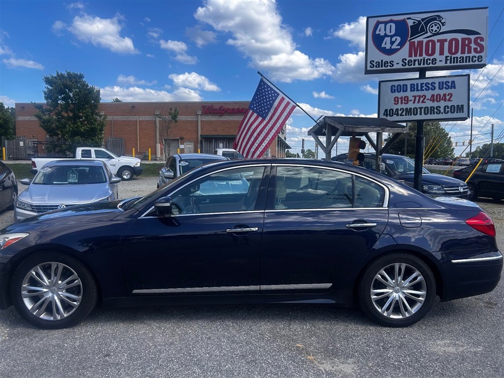 Used 2012 Hyundai Genesis 4.6 RWD image 2